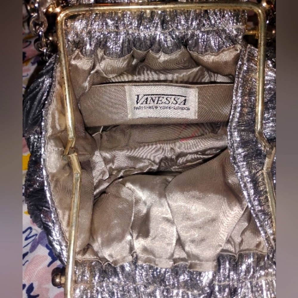 🥈 NWOT Vanessa Prom Homecoming Party Small Chain Purse Clutch Wrist Anniversary - Picture 3 of 3